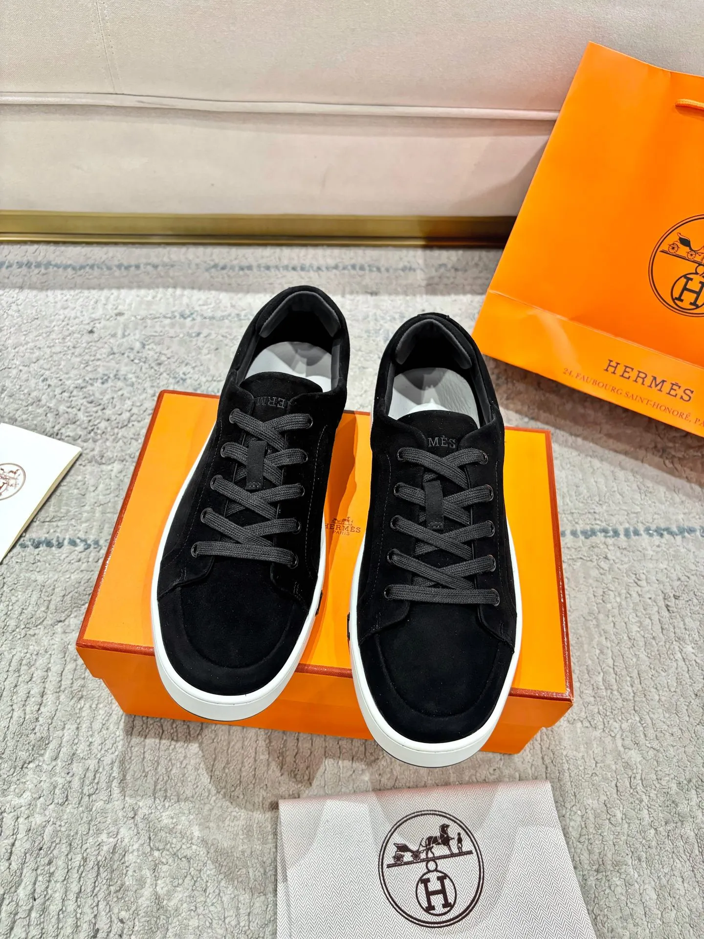 Factory direct sales p640🐘🐘Women's shoes Women's clothing Men's ➕10 Hermes·Hermès 2025ss new Lucky series men's leather loafers casual sports shoes for women Top version 🔝Original purchase, development and production👍🏻 This Hermès sports shoe is made of calfskin and suede goatskin, with iconic "H" details on the side, creating a dynamic and fashionable style. 💘 💜Material: original imported first-layer cowhide 💛Inner lining: original customized soft sheepskin 💚Sole: original molded non-slip TPU outsole ❤️Sole thickness: about 2.5cm 🤍Number of yards: 35-45👣 (40 for women and 45 for men, custom-made and non-refundable